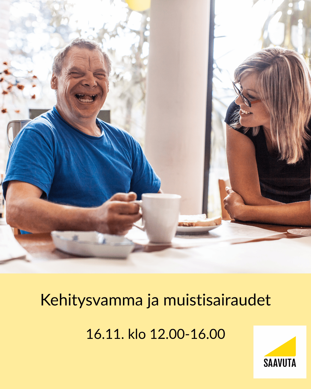 nainen ja nauravainen mies pöydän ääressä